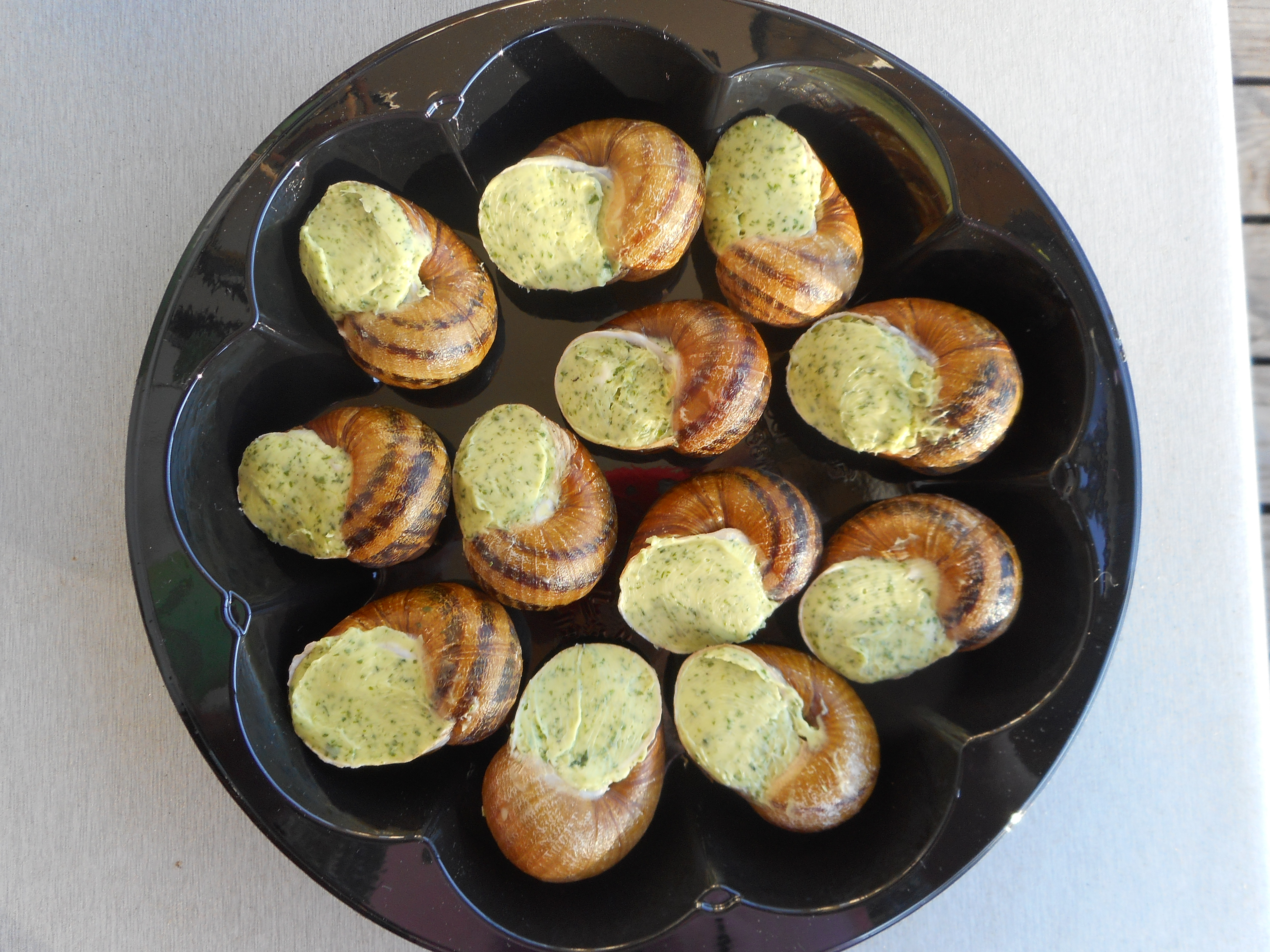 Assiette 12 escargots frais - 12 u - L'escargot De France Janic